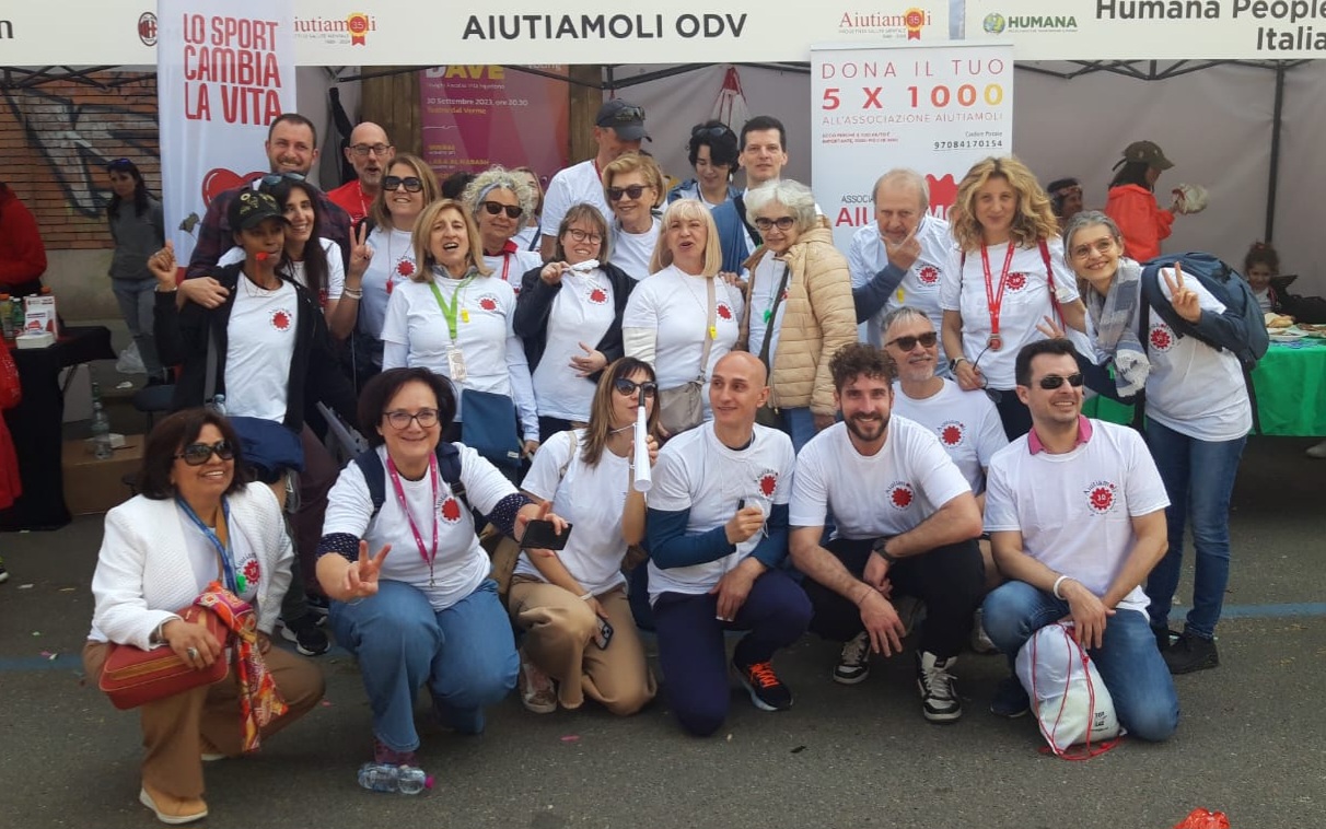 Cover image for AIUTIAMOLI